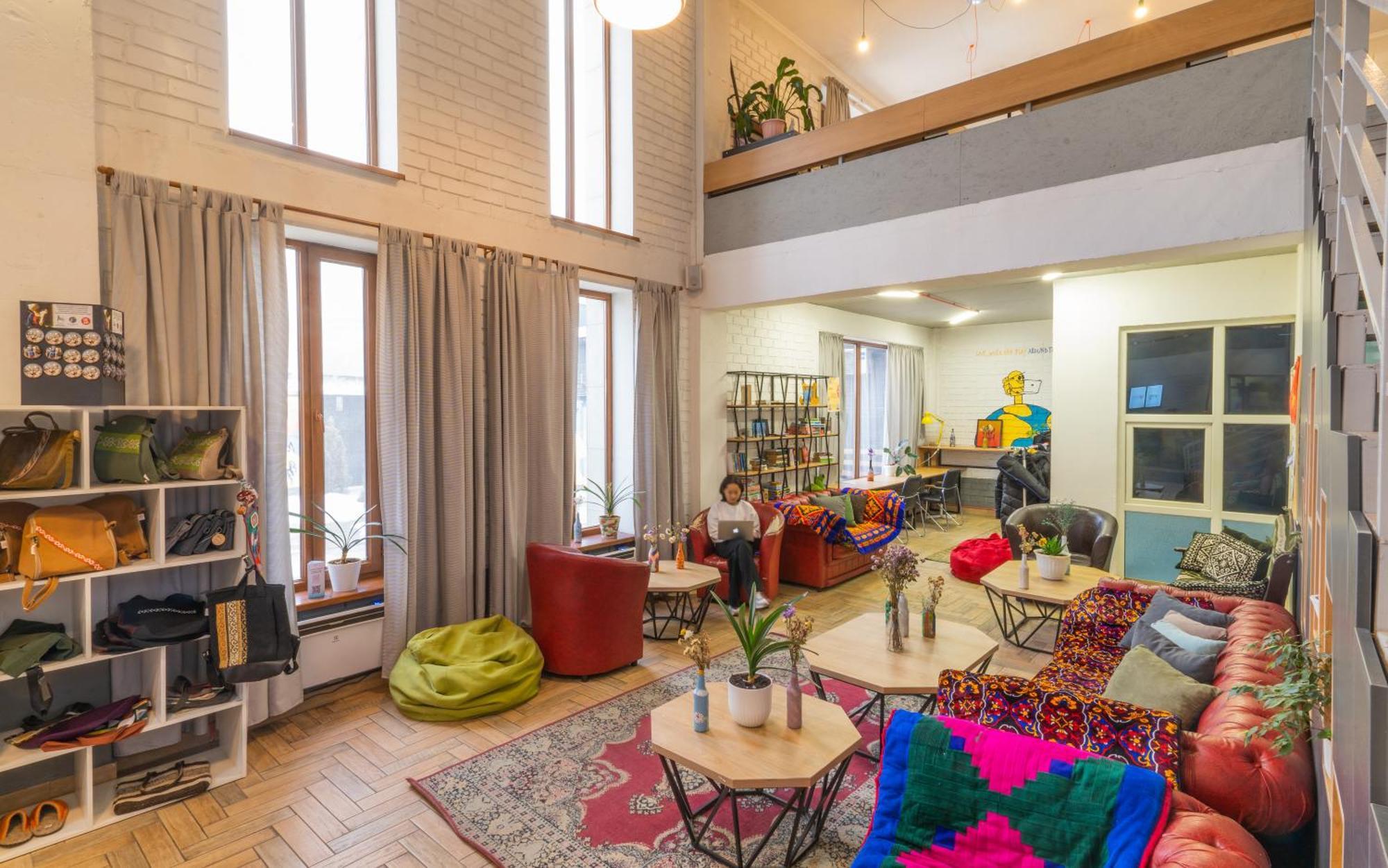 Ololofreelander Hostel&Coworking Bishkek Bagian luar foto