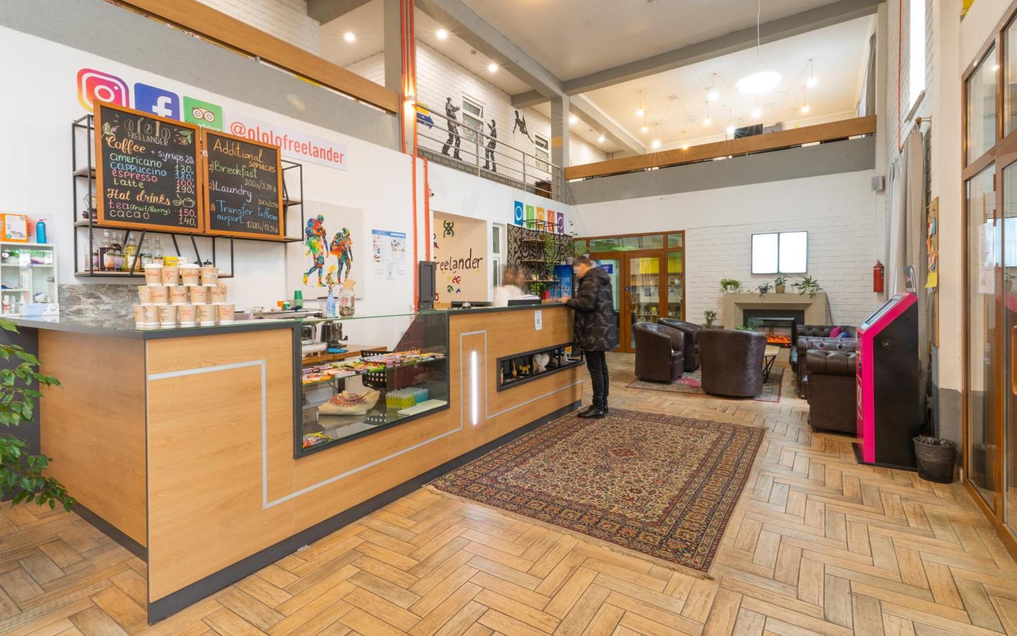 Ololofreelander Hostel&Coworking Bishkek Bagian luar foto