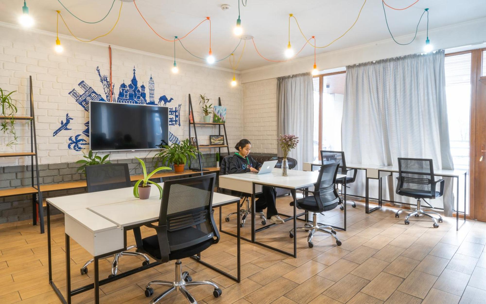 Ololofreelander Hostel&Coworking Bishkek Bagian luar foto