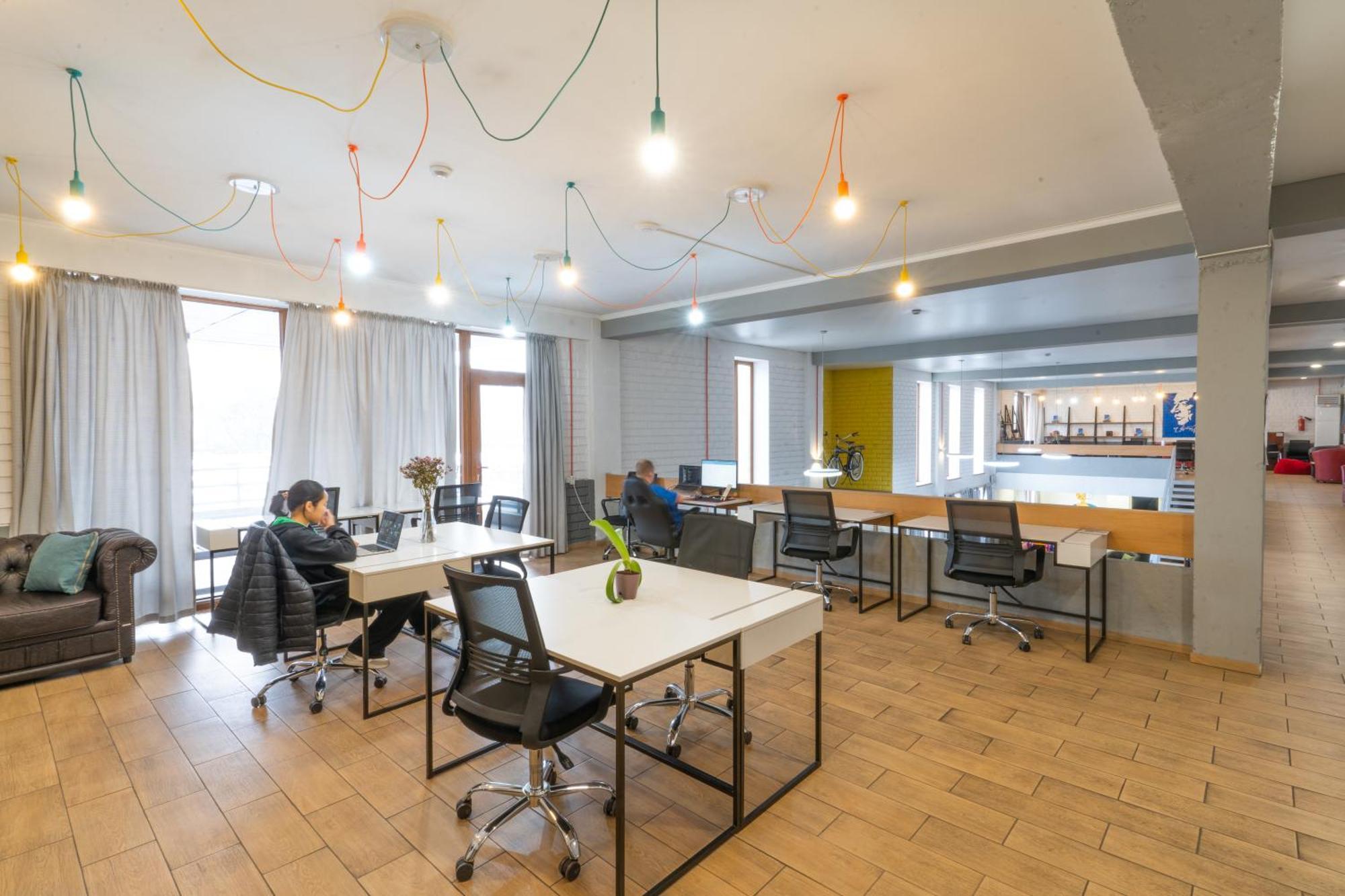 Ololofreelander Hostel&Coworking Bishkek Bagian luar foto