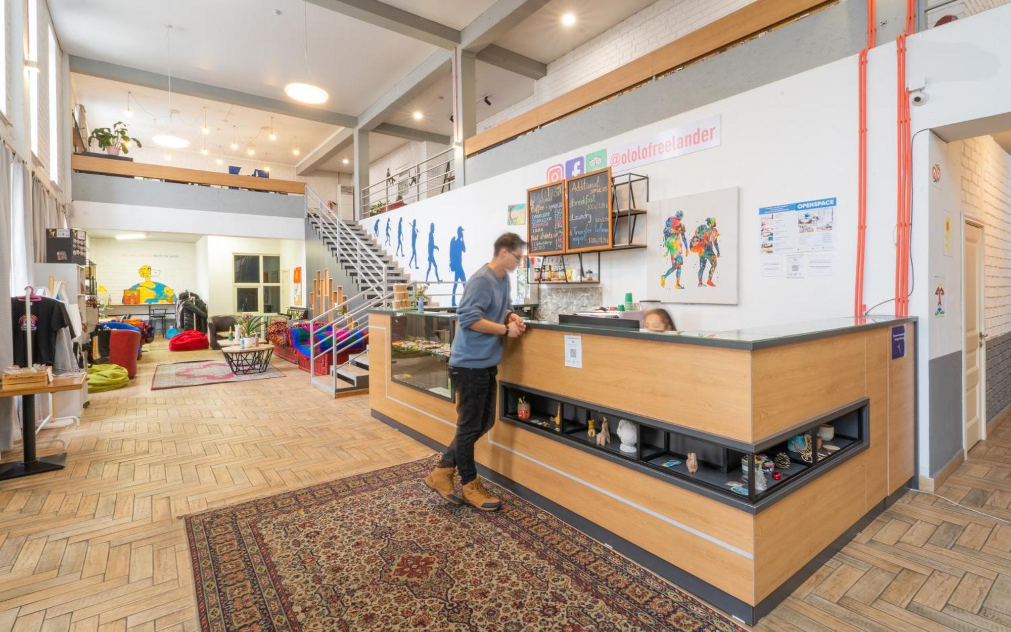 Ololofreelander Hostel&Coworking Bishkek Bagian luar foto