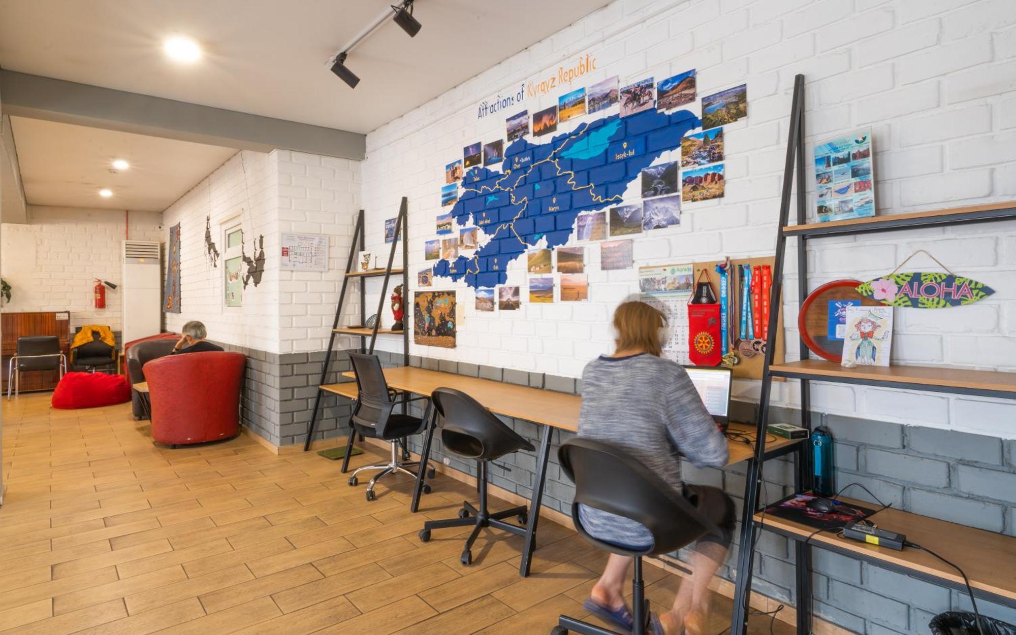 Ololofreelander Hostel&Coworking Bishkek Bagian luar foto