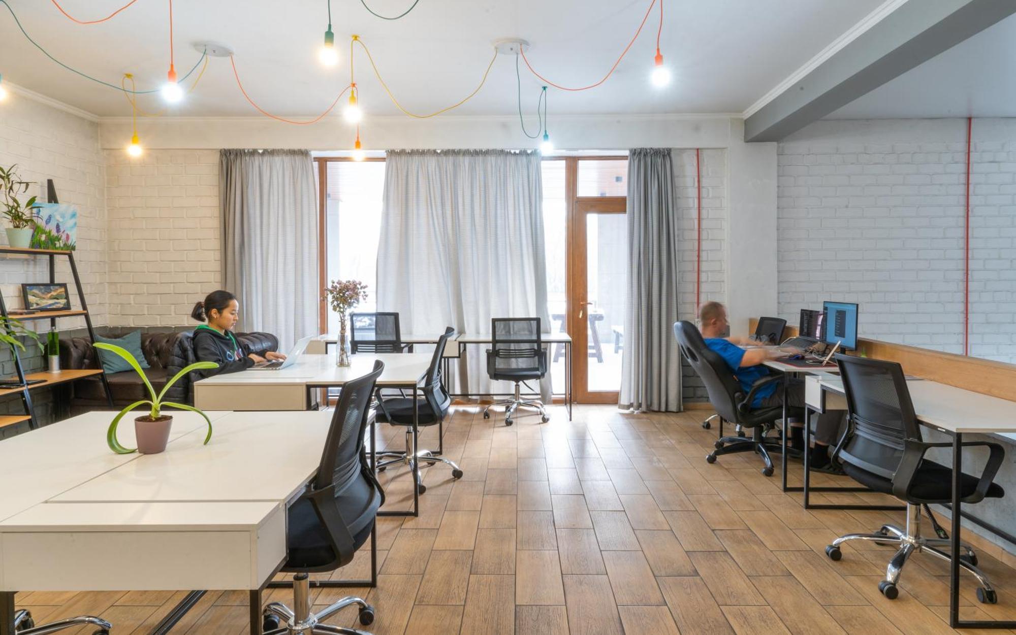 Ololofreelander Hostel&Coworking Bishkek Bagian luar foto