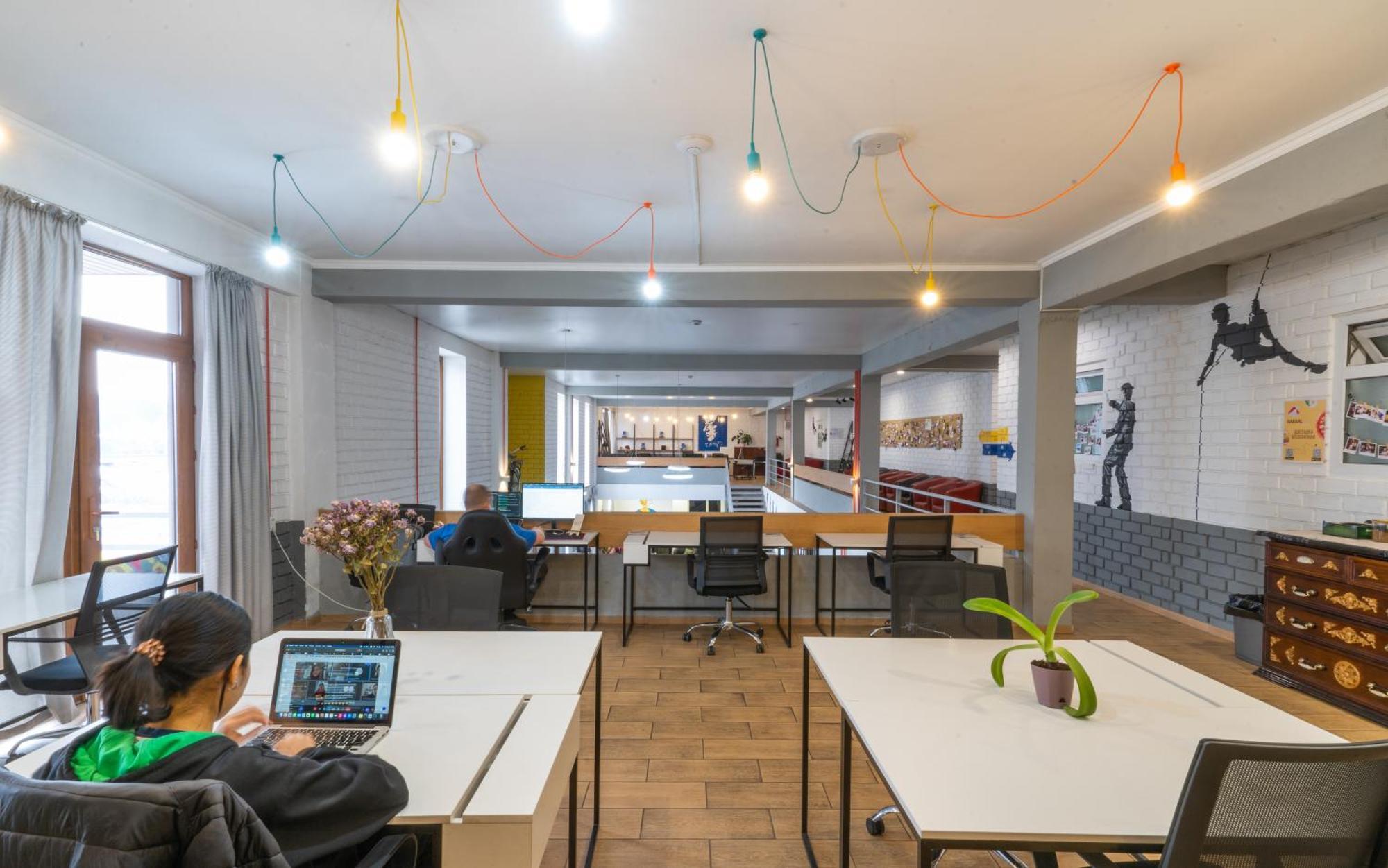 Ololofreelander Hostel&Coworking Bishkek Bagian luar foto