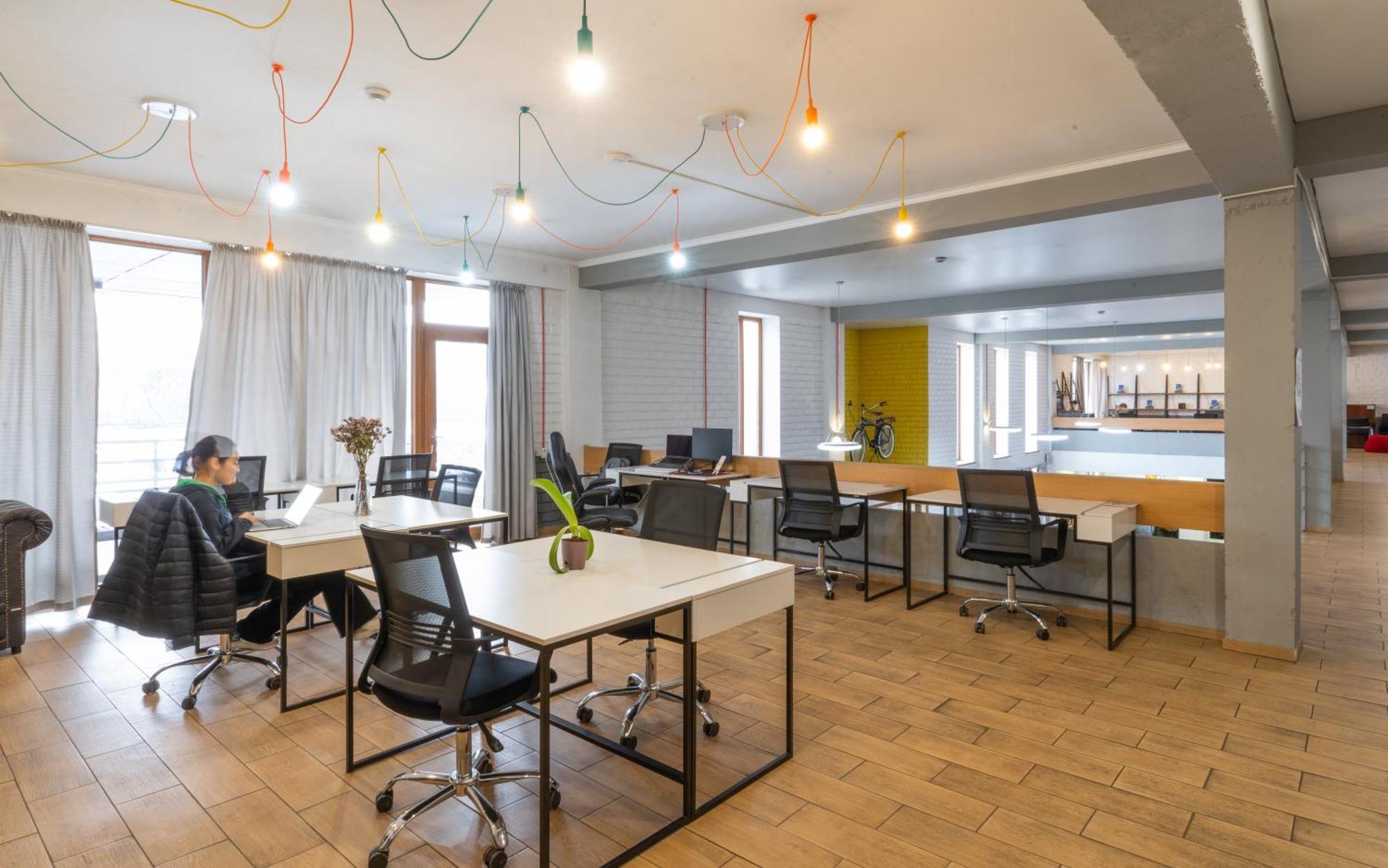 Ololofreelander Hostel&Coworking Bishkek Bagian luar foto