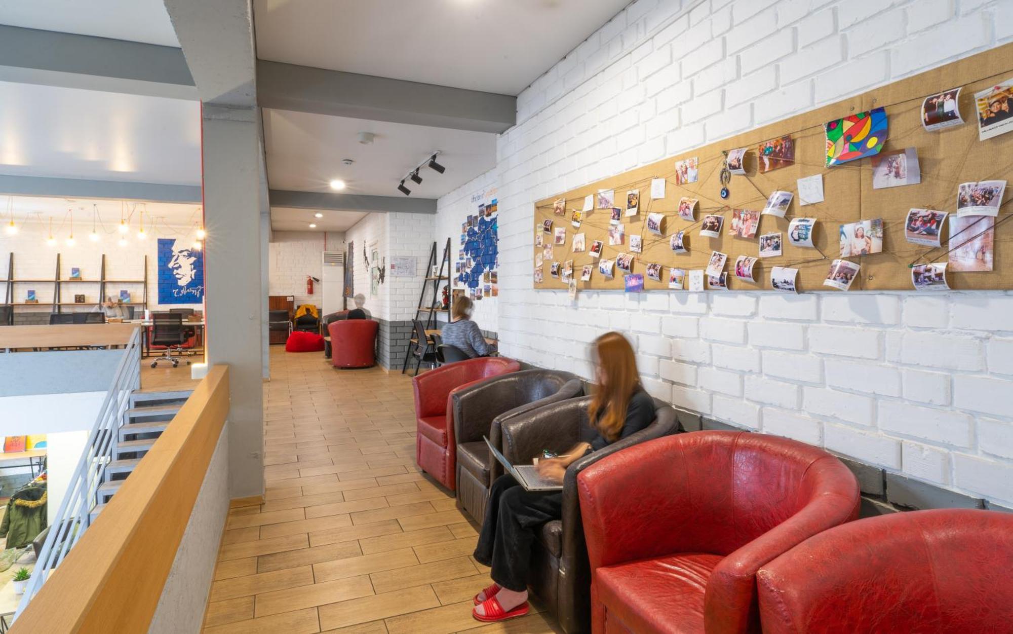 Ololofreelander Hostel&Coworking Bishkek Bagian luar foto