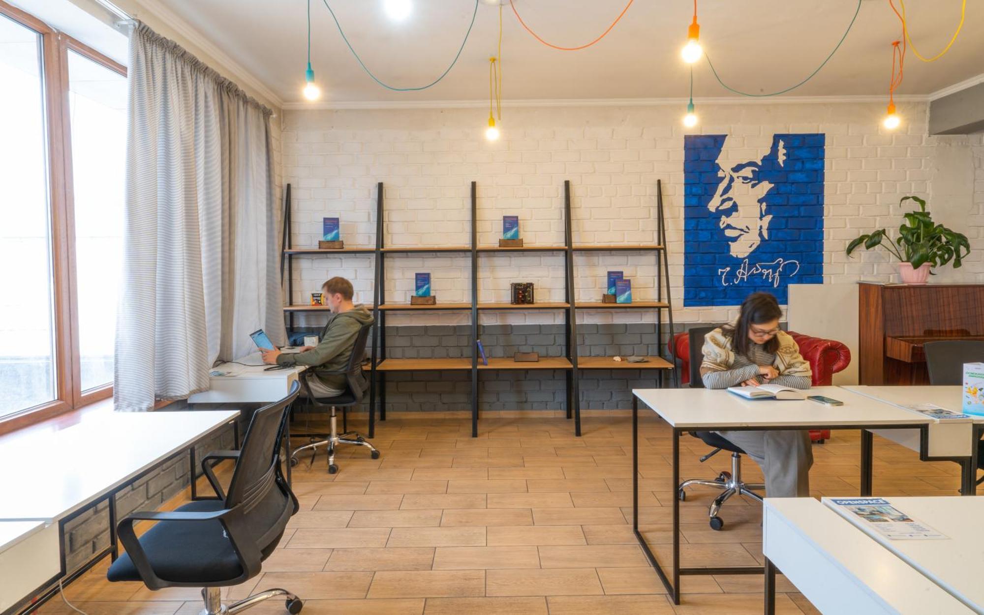 Ololofreelander Hostel&Coworking Bishkek Bagian luar foto