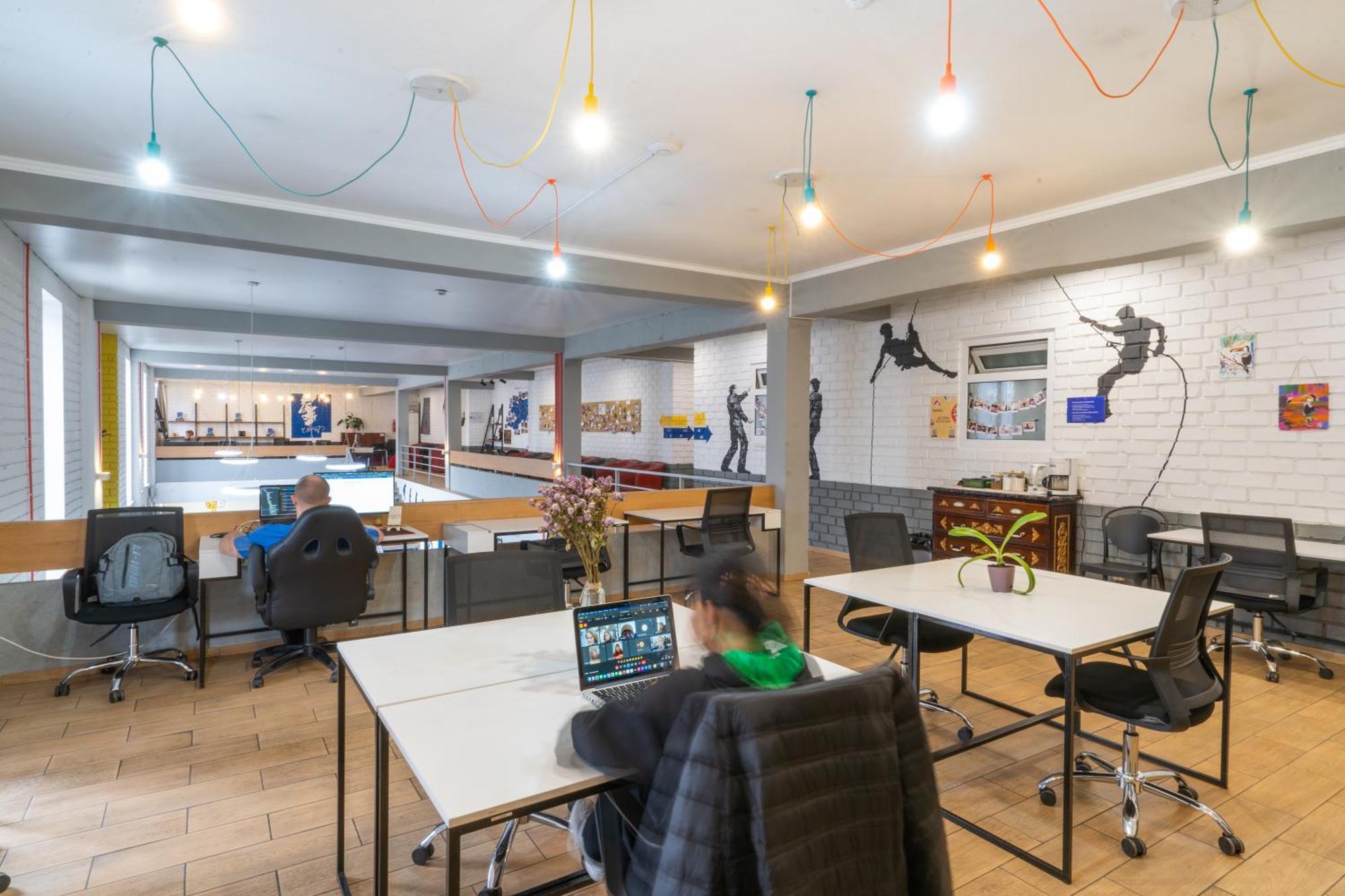 Ololofreelander Hostel&Coworking Bishkek Bagian luar foto