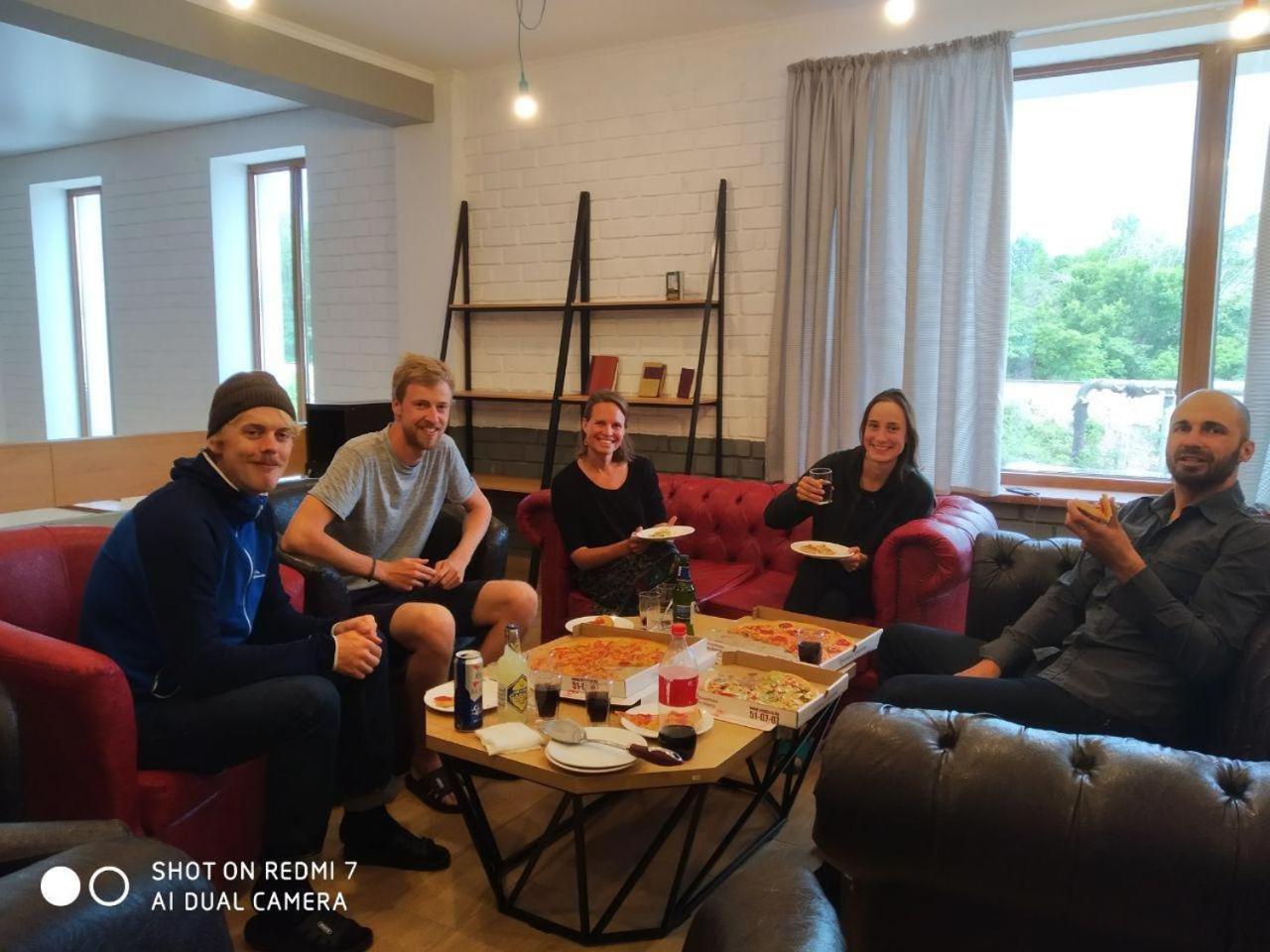 Ololofreelander Hostel&Coworking Bishkek Bagian luar foto