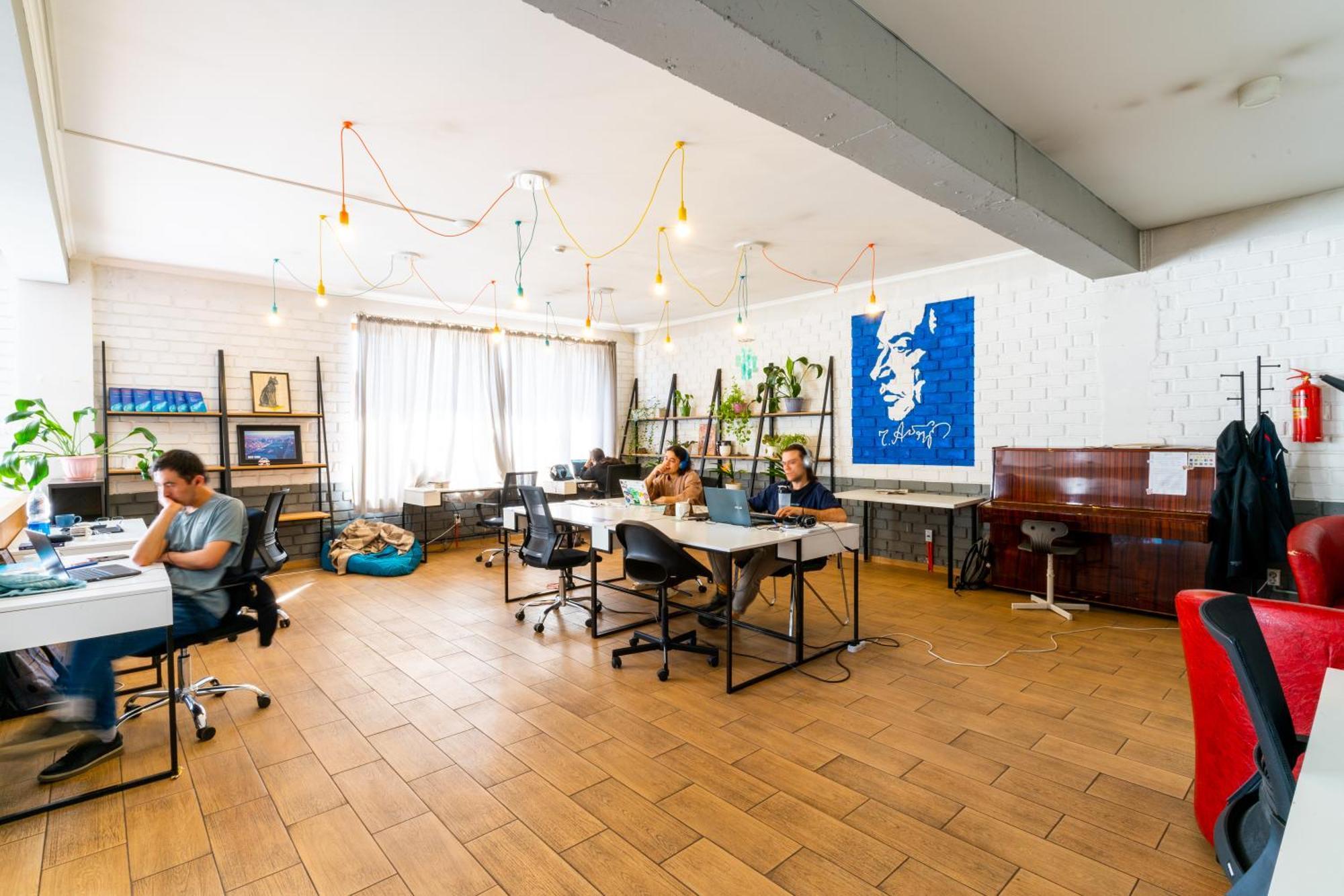 Ololofreelander Hostel&Coworking Bishkek Bagian luar foto