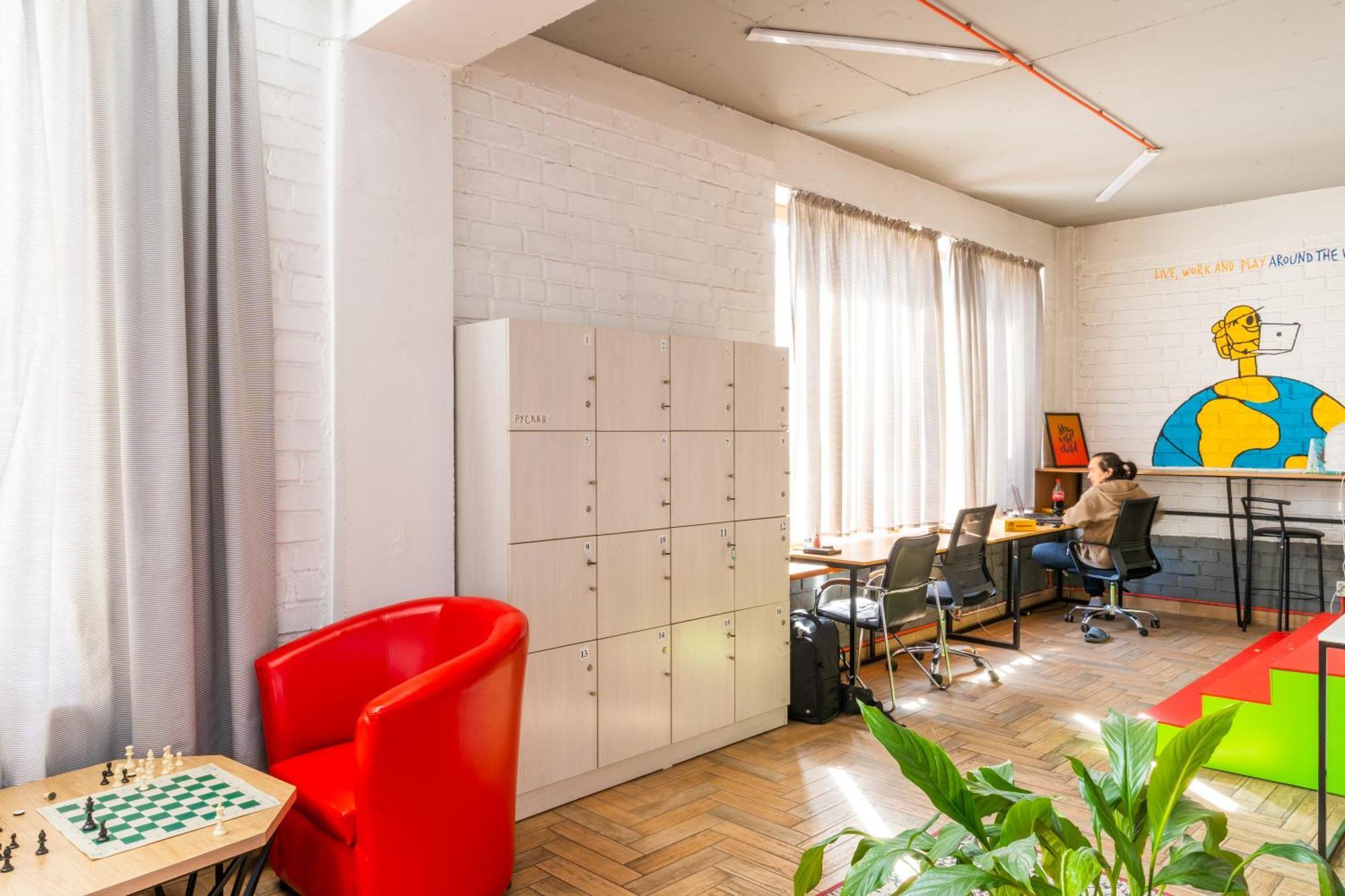 Ololofreelander Hostel&Coworking Bishkek Bagian luar foto