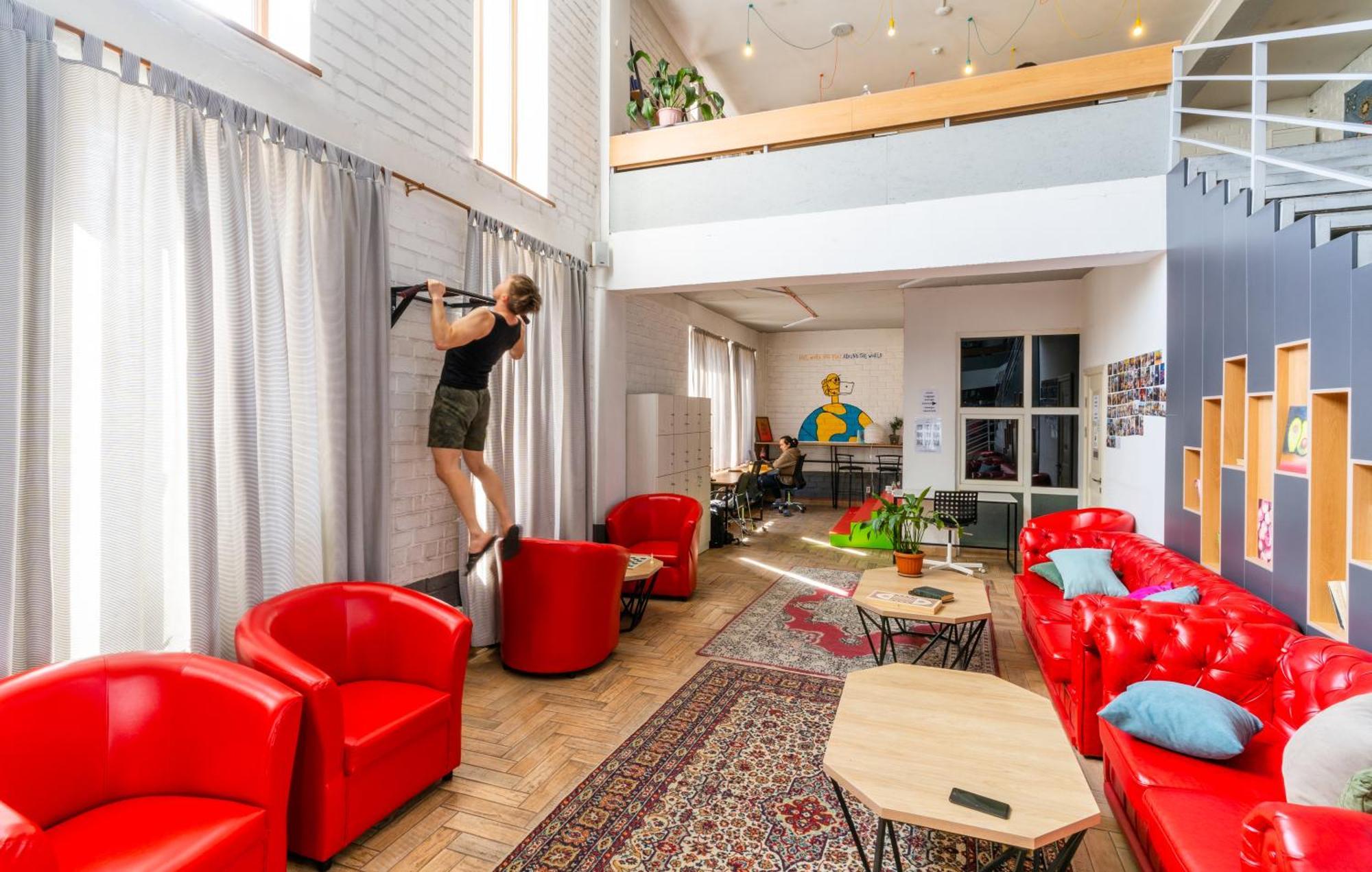 Ololofreelander Hostel&Coworking Bishkek Bagian luar foto