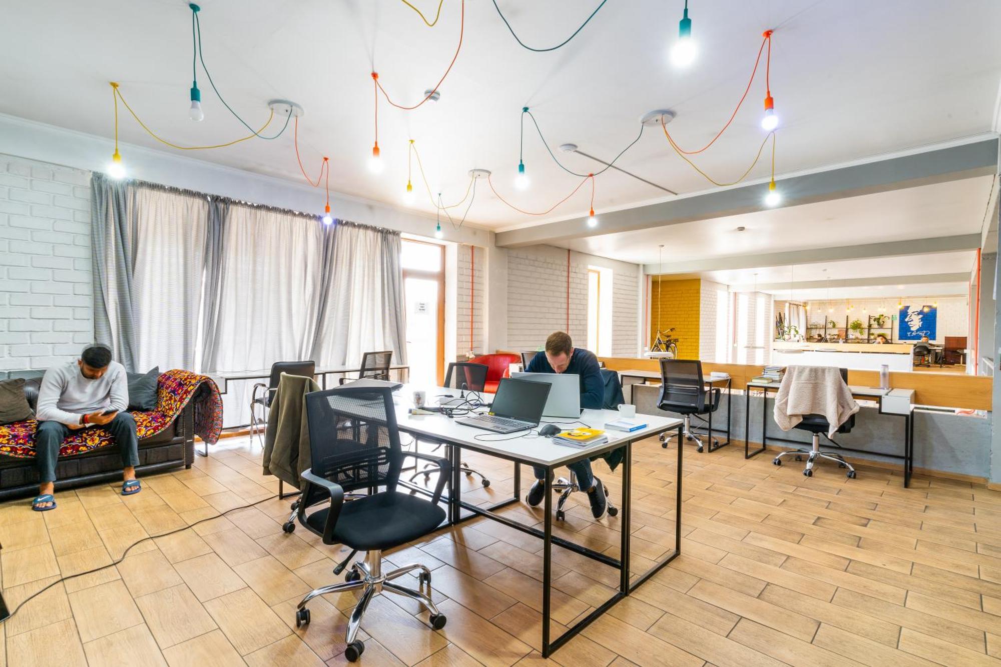 Ololofreelander Hostel&Coworking Bishkek Bagian luar foto